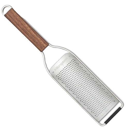 Microplane Master Series Fijne Rasp met walnoothouten handvat 43304
