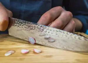 groente snijden op kotai snijplank van bamboe