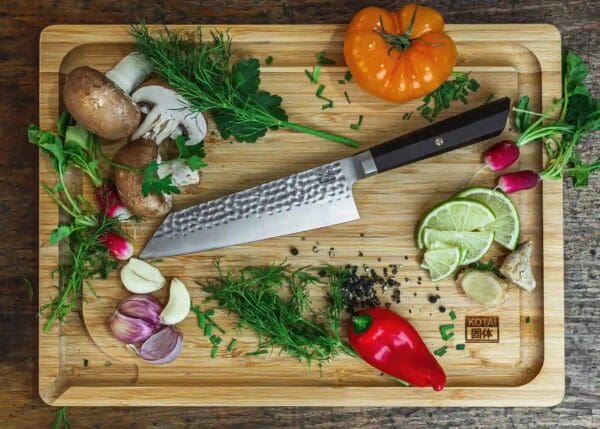 kotai bunka kiritsuke met groentes op kotai snijplank van bamboe