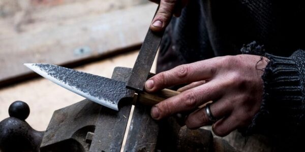 Wat is het verschil tussen gesmede messen (forged) en gestanste messen (stamped)?