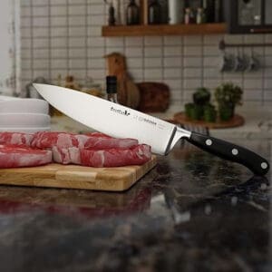 giesser bestcut koksmes 20 cm op snijplank met vlees